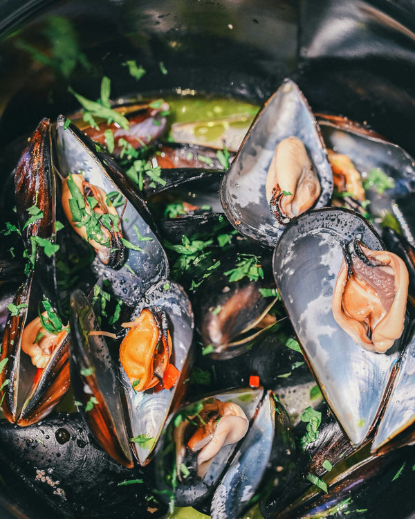 Mosselen met Witte Wijn en Look