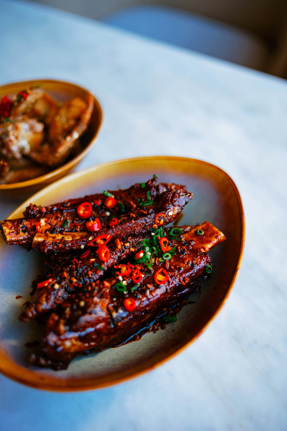 Sticky Spare Ribs met Bourbon-Glaze